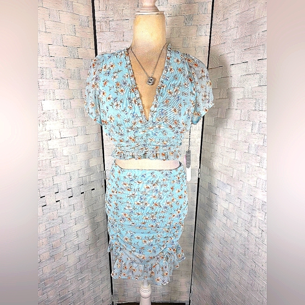STORY ON Floral Blue Two-Piece Set